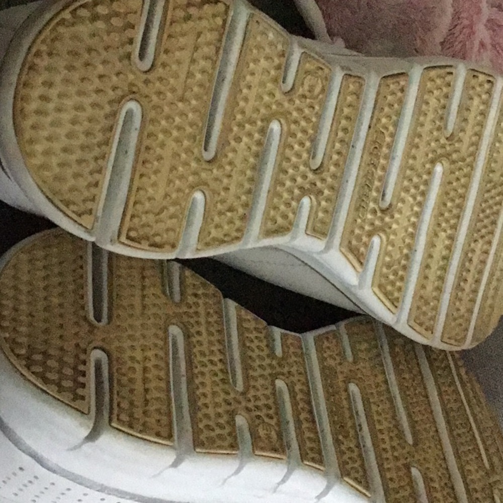 Sneakers - Picture 4 of 5
